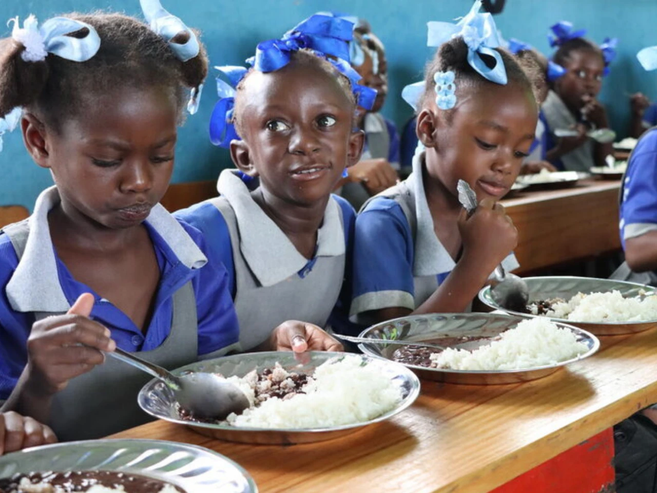 The image represents the schools children eats their meals